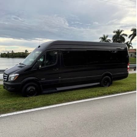 2022-mercedes-party-van-13ppl-ma