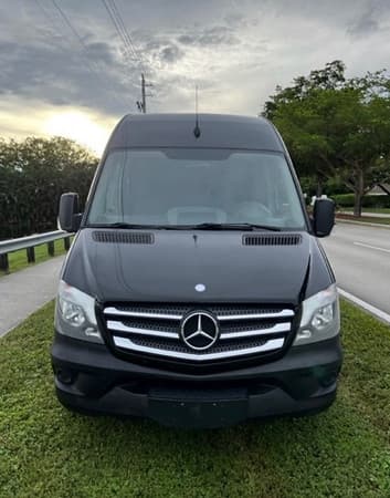 2022-mercedes-party-van-13ppl-ma