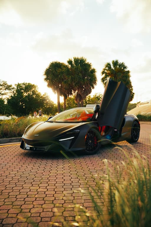 2024-mclaren-artura-red-blk
