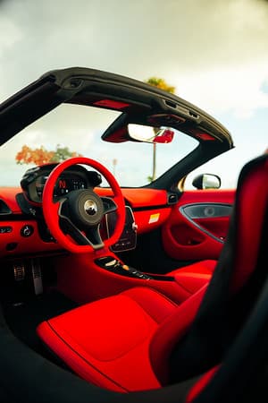 2024-mclaren-artura-red-blk