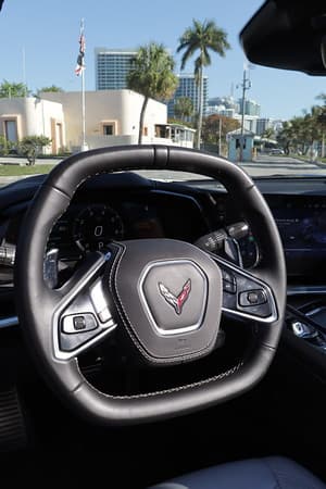 2025-corvette-stingray-white-interior
