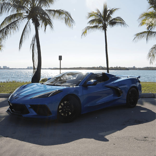 2025-corvette-stingray-white-interior