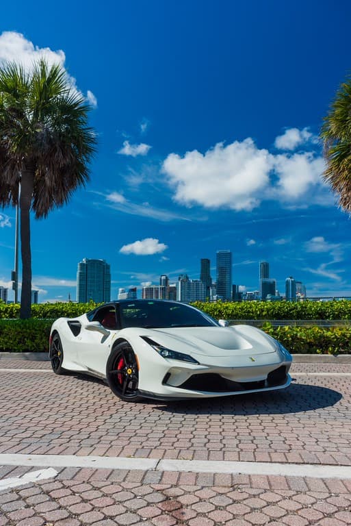 ferrari-f8-tributo-berlinetta-whitered