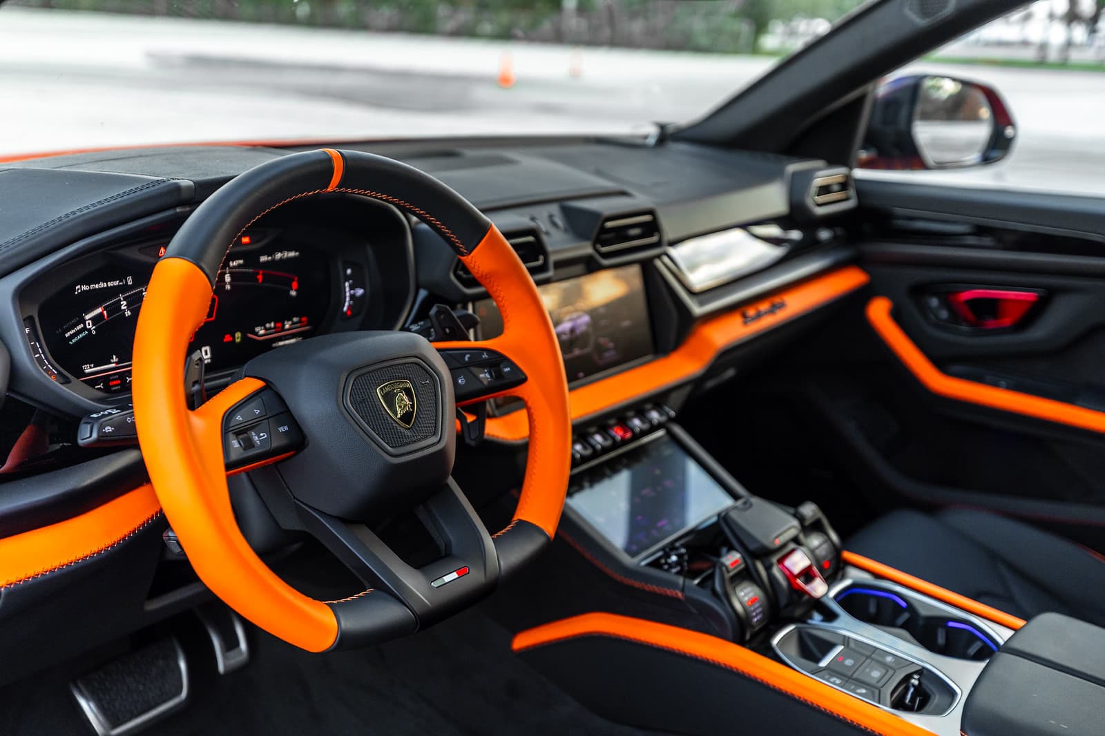 lamborghini-urus-se-2026