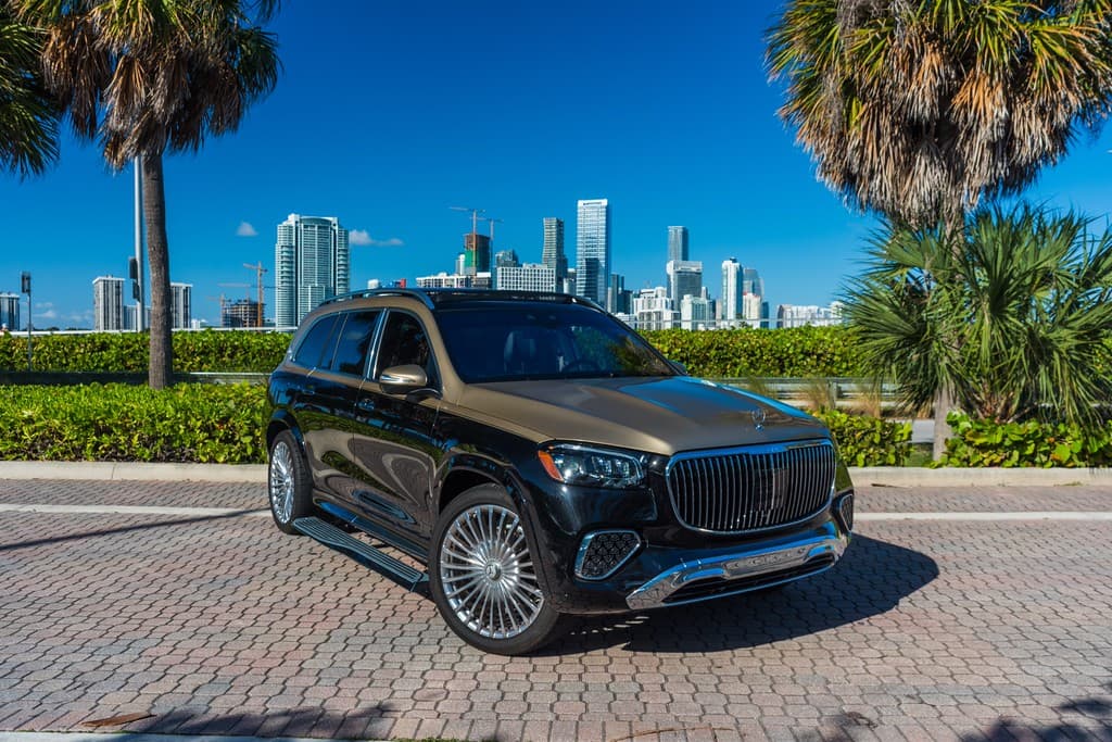 mercedes-maybach-gls600-obsidian-black-kalahari-gold-black