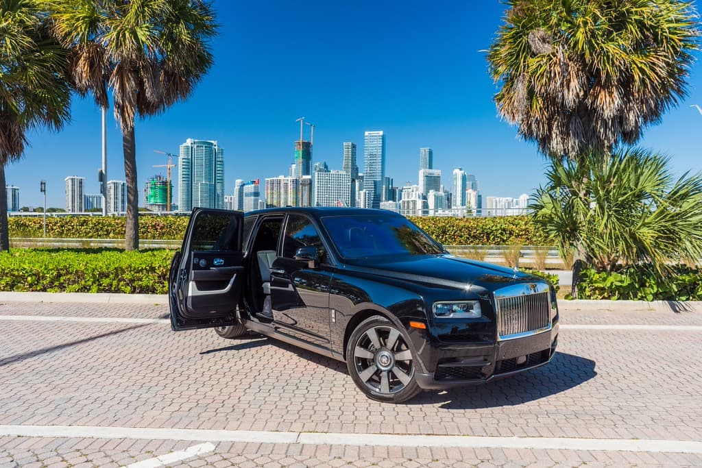 rolls-royce-cullinan-blackblack