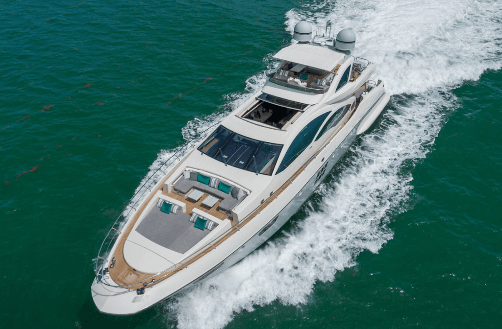 103ft-luxury-azimut-w-toys-yach