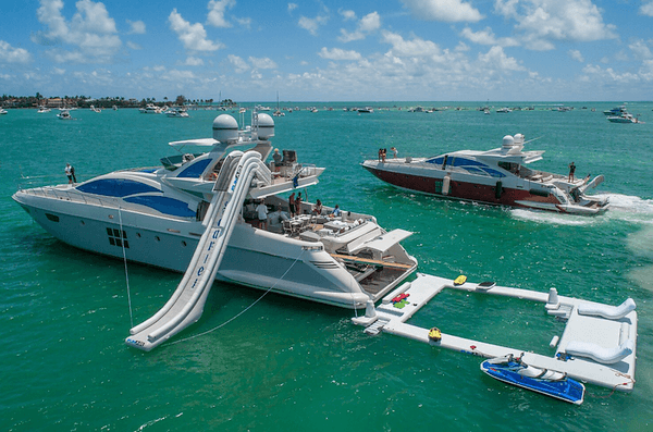 103ft-luxury-azimut-w-toys-yach