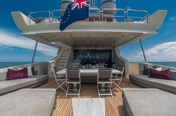 103ft-luxury-azimut-w-toys-yach