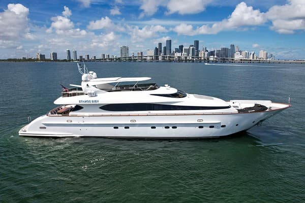 110ft-maiora-yacht