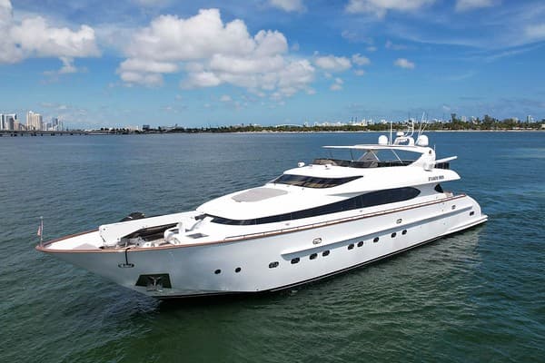 110ft-maiora-yacht