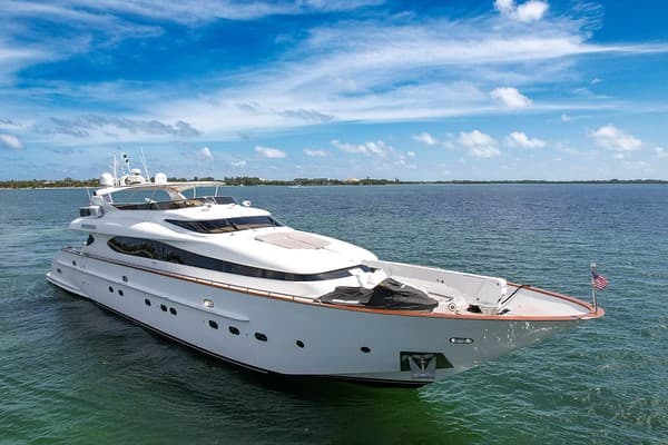 110ft-maiora-yacht