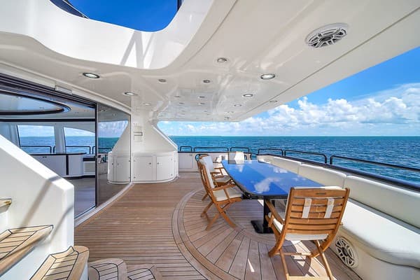 130ft-azimut-infinity-w-jacuzzi