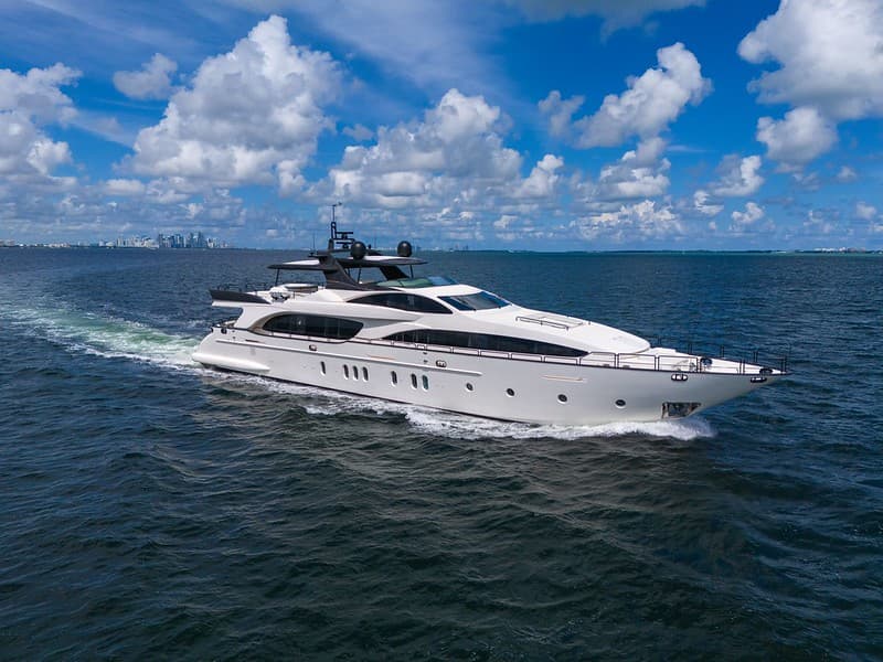 130ft-azimut-infinity-w-jacuzzi