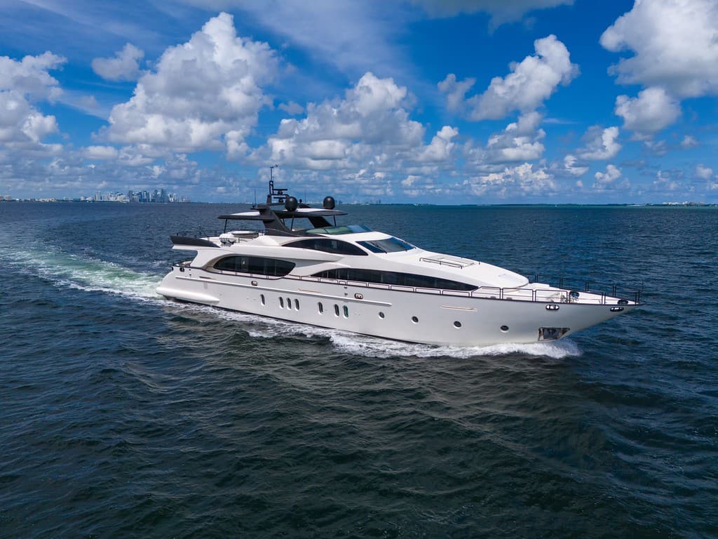 130ft-azimut-infinity-w-jacuzzi