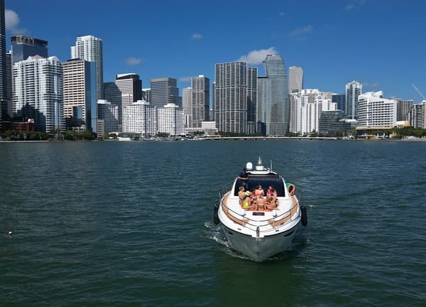 52ft-azimut-sport-luxury-yacht
