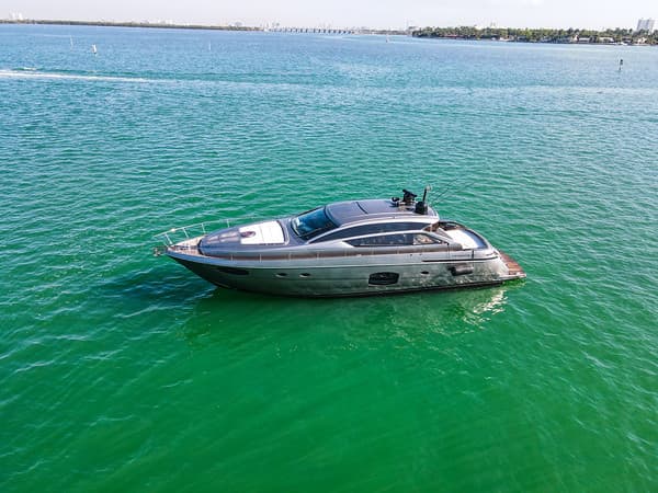 63ft-pershing-finstar-yacht