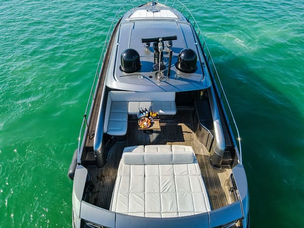 63ft-pershing-finstar-yacht