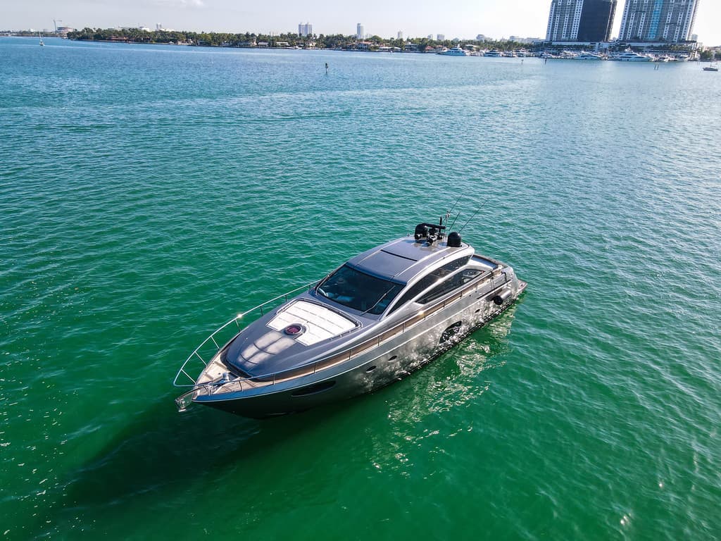 63ft-pershing-finstar-yacht