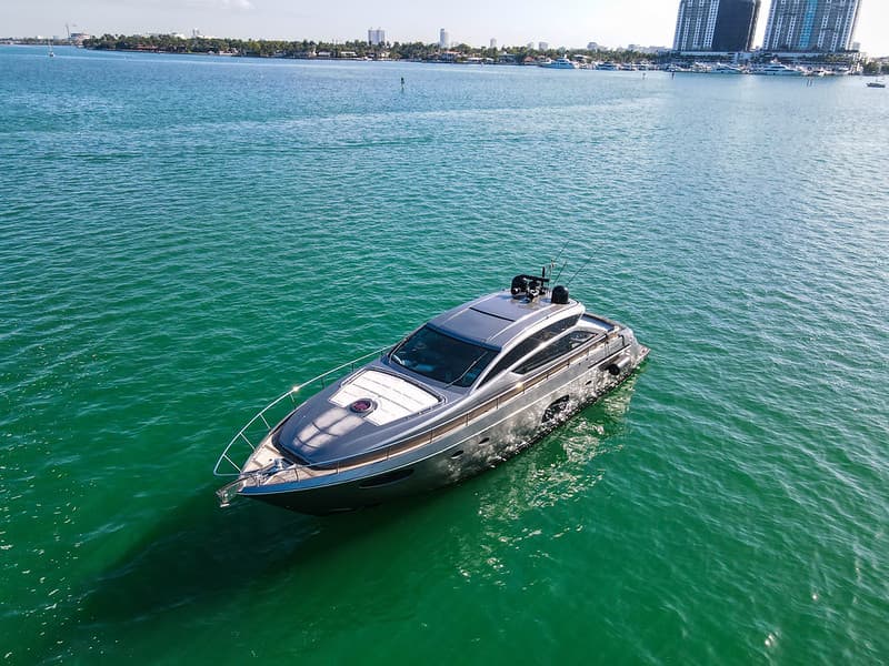 63ft-pershing-finstar-yacht