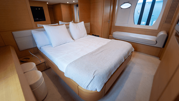 64ft-pershing-wind
